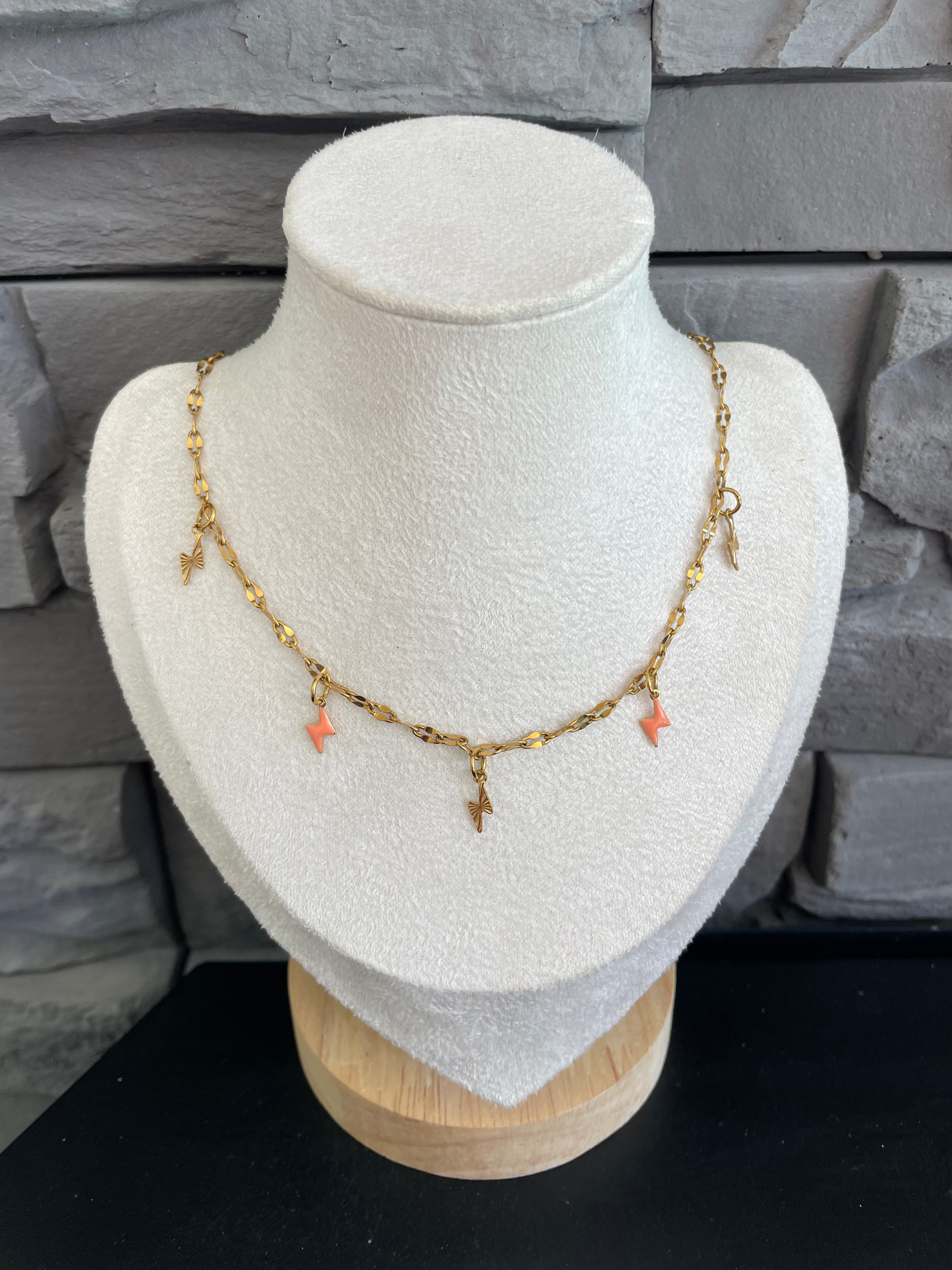Collier Laura